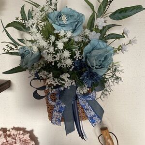 Wreath with basket gorgeous elegant 
Beautiful hand made unique door hanger